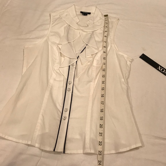 Sleeveless ruffle blouse - Picture 10 of 11